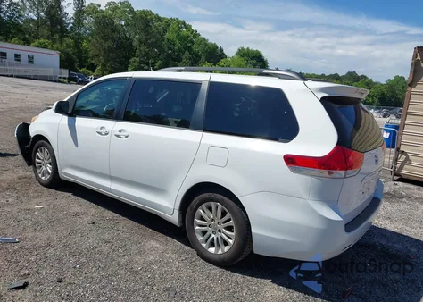 2013 Toyota Sienna Xle V6 8 Passenger from USA, damaged, VIN 5TDYK3DC5DS331792